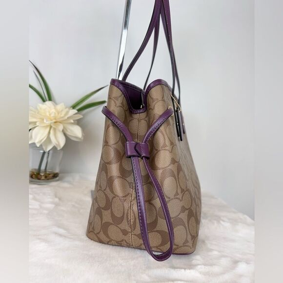 COACH DRAWSTRING CARRYALL IN SIGNATURE CANVAS - Picture 3 of 8